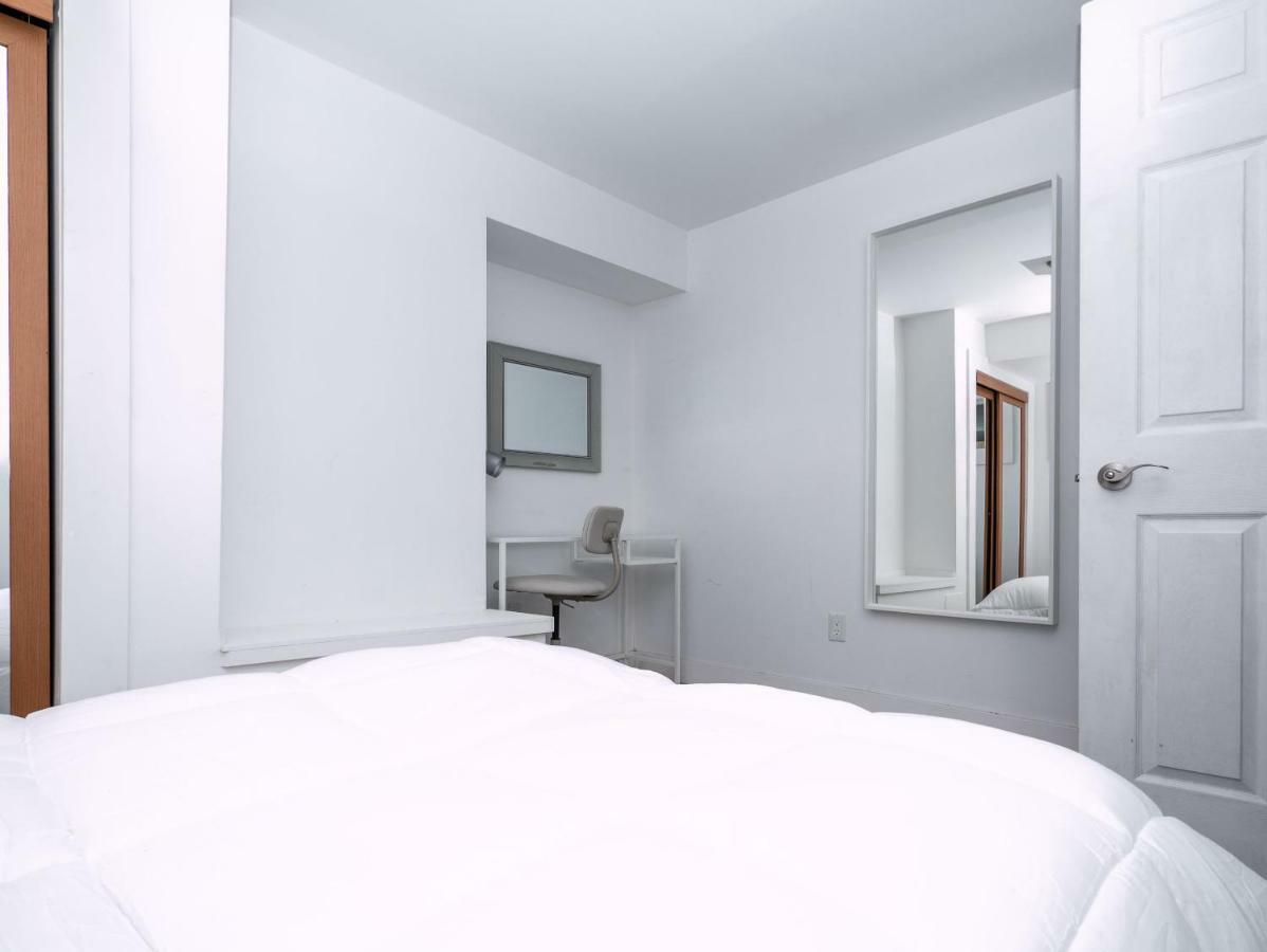 Cosy 1 Bedroom Suite In Leslieville Торонто Экстерьер фото